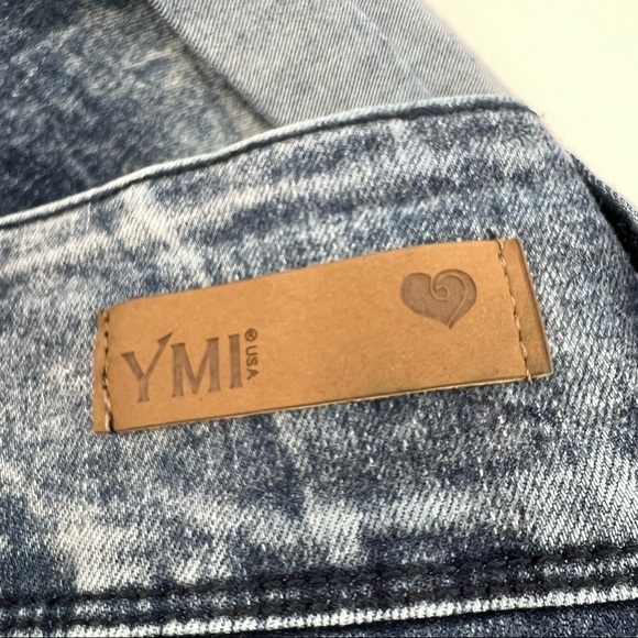 YMI Wanna Betta Butt Cuffed Hem Denim Jean Shorts Size 5 Women's - Picture 6 of 8